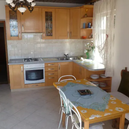 Jakirusa Gostinjska kuća 2*