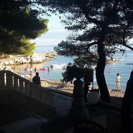 Jakirusa Πανσιόν Brela